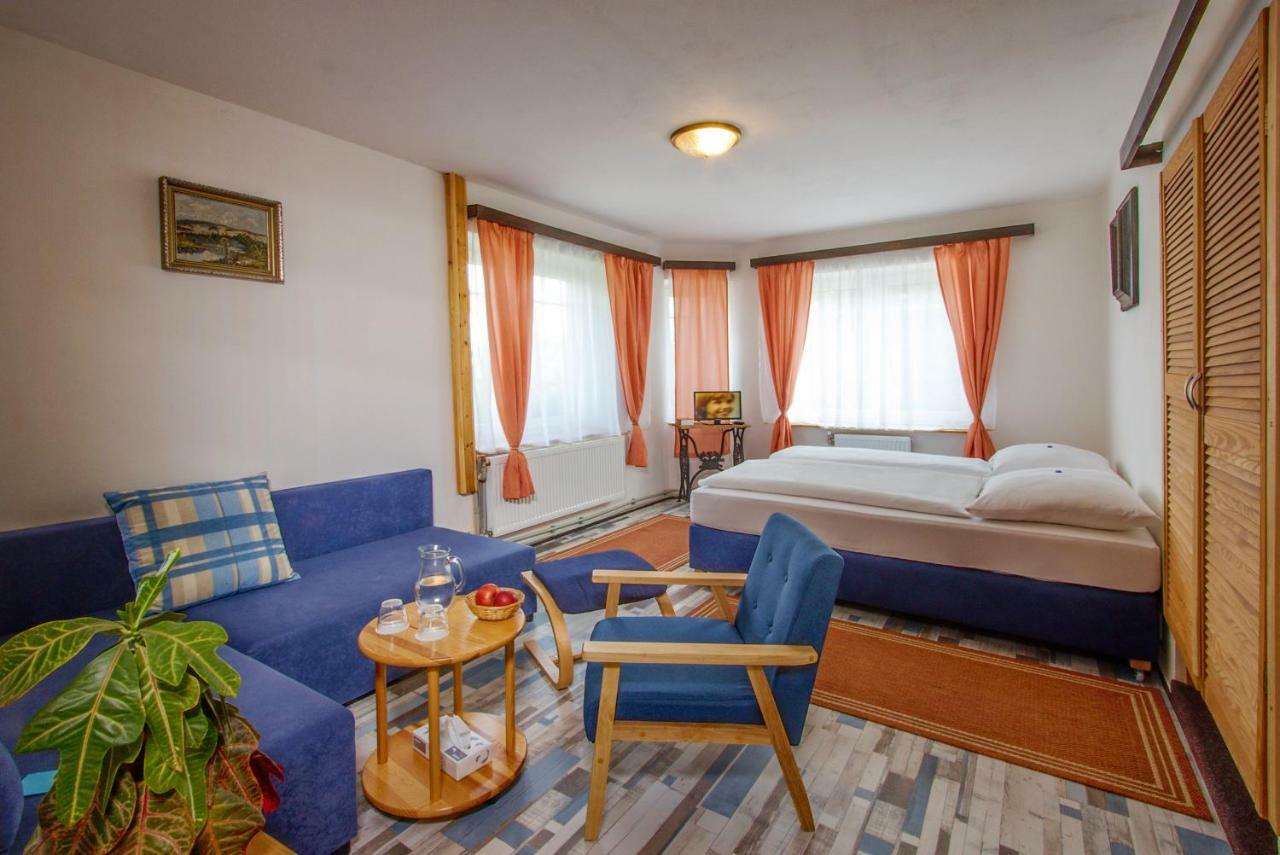 Rodinny Hotel Kaiser Desna  Exterior photo